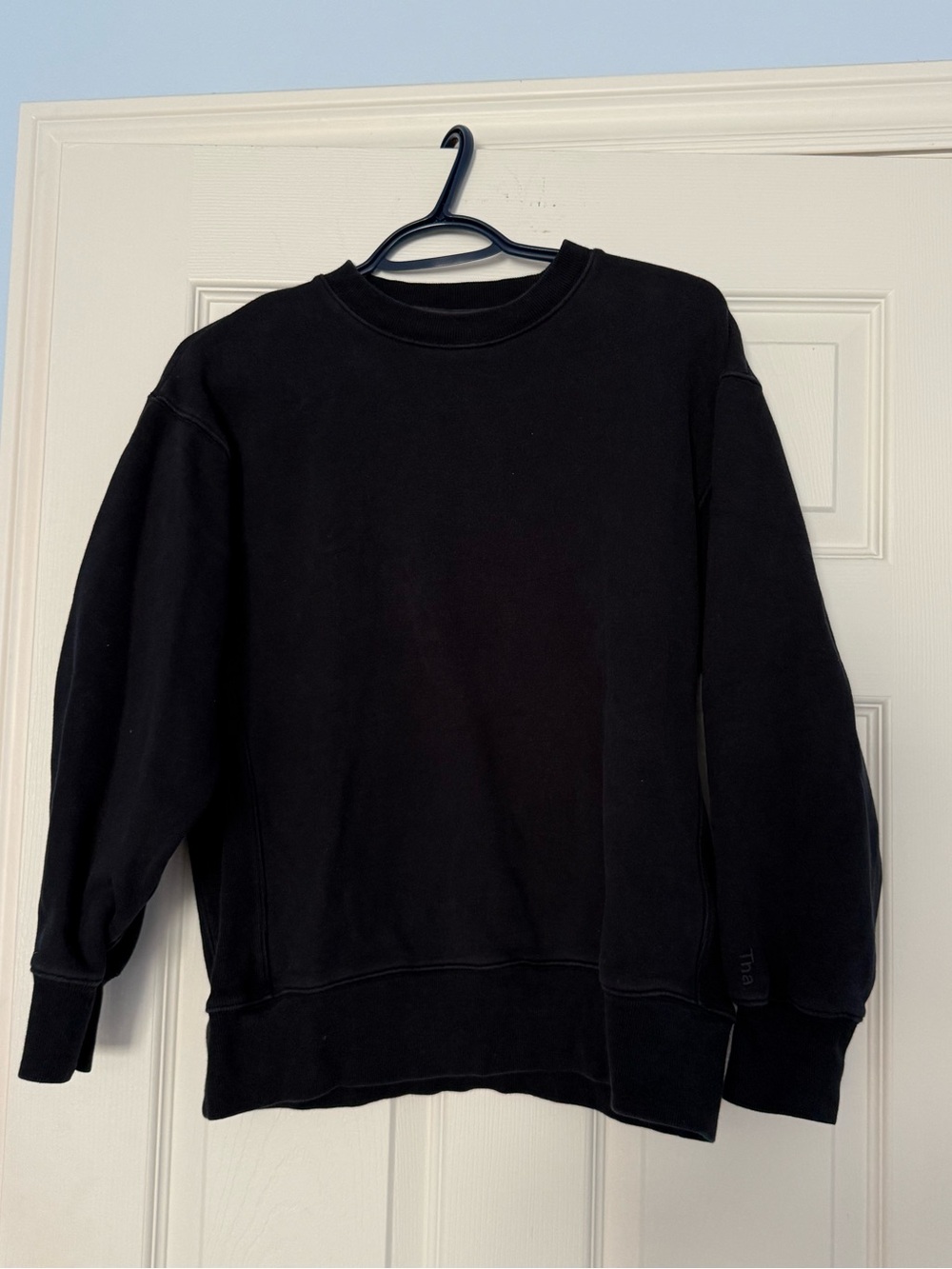 Artizia TNA Black Crewneck Sweatshirt - Cozy Fleece Boyfriend Fit